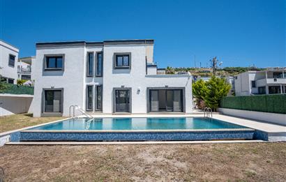 Bodrum Akyarlar Sahiline Yürüme Yakınlığında 450m² Arsa İçinde Özel Havuzlu Tam Müstakil 4+1 Villa