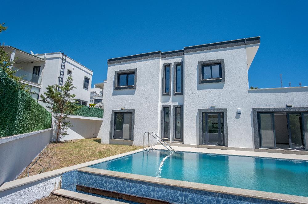 Bodrum Akyarlar Sahiline Yürüme Yakınlığında 450m² Arsa İçinde Özel Havuzlu Tam Müstakil 4+1 Villa