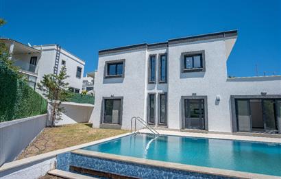 Bodrum Akyarlar Sahiline Yürüme Yakınlığında 450m² Arsa İçinde Özel Havuzlu Tam Müstakil 4+1 Villa
