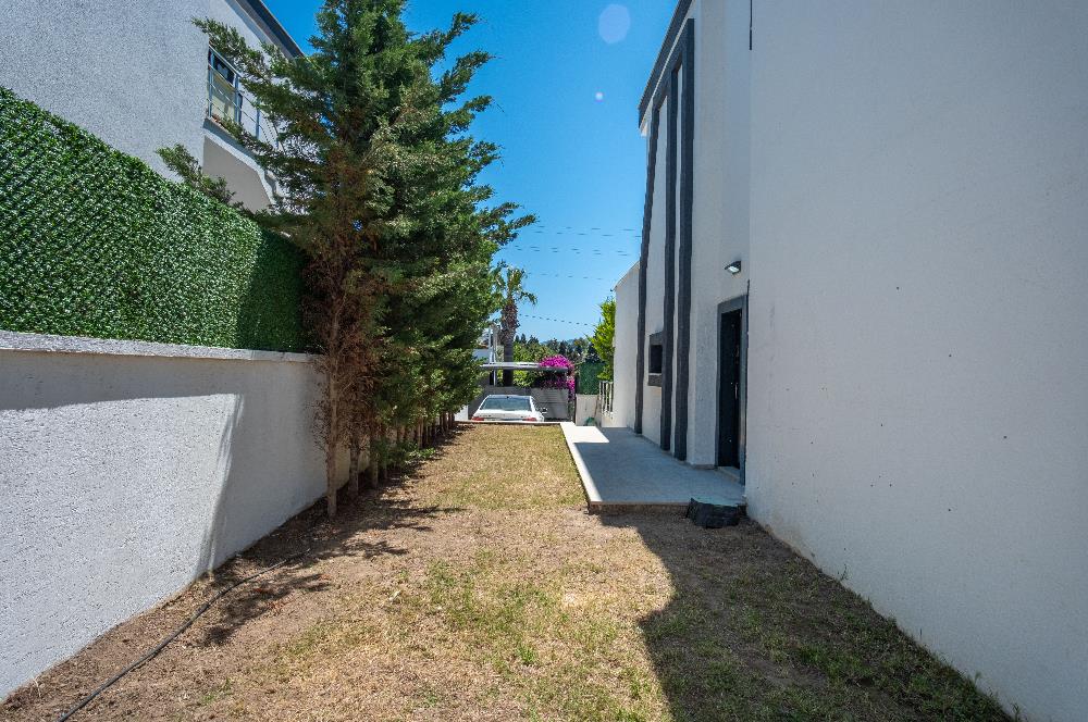 Bodrum Akyarlar Sahiline Yürüme Yakınlığında 450m² Arsa İçinde Özel Havuzlu Tam Müstakil 4+1 Villa