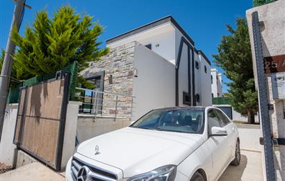 Bodrum Akyarlar Sahiline Yürüme Yakınlığında 450m² Arsa İçinde Özel Havuzlu Tam Müstakil 4+1 Villa
