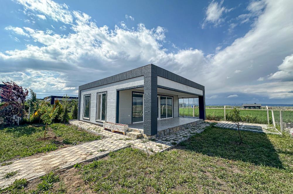AYGÜN ÖZDEMİR`DEN SATILIK HOBİ BAHÇESİ İÇERİSİNDE 2+1 EV 
