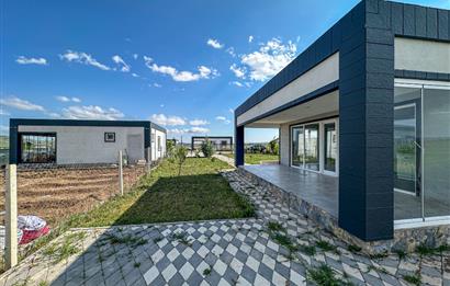 AYGÜN ÖZDEMİR`DEN SATILIK HOBİ BAHÇESİ İÇERİSİNDE 2+1 EV 