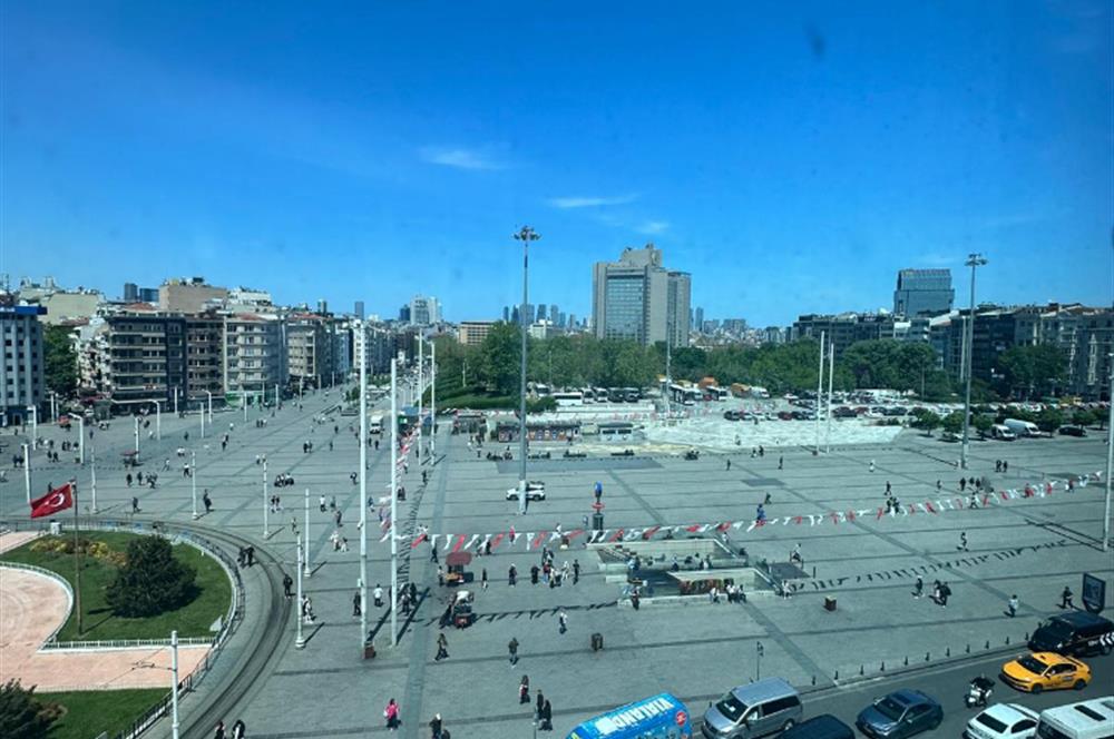 TAKSİM MEYDANINA MANZARALI KİRALIK OFİS