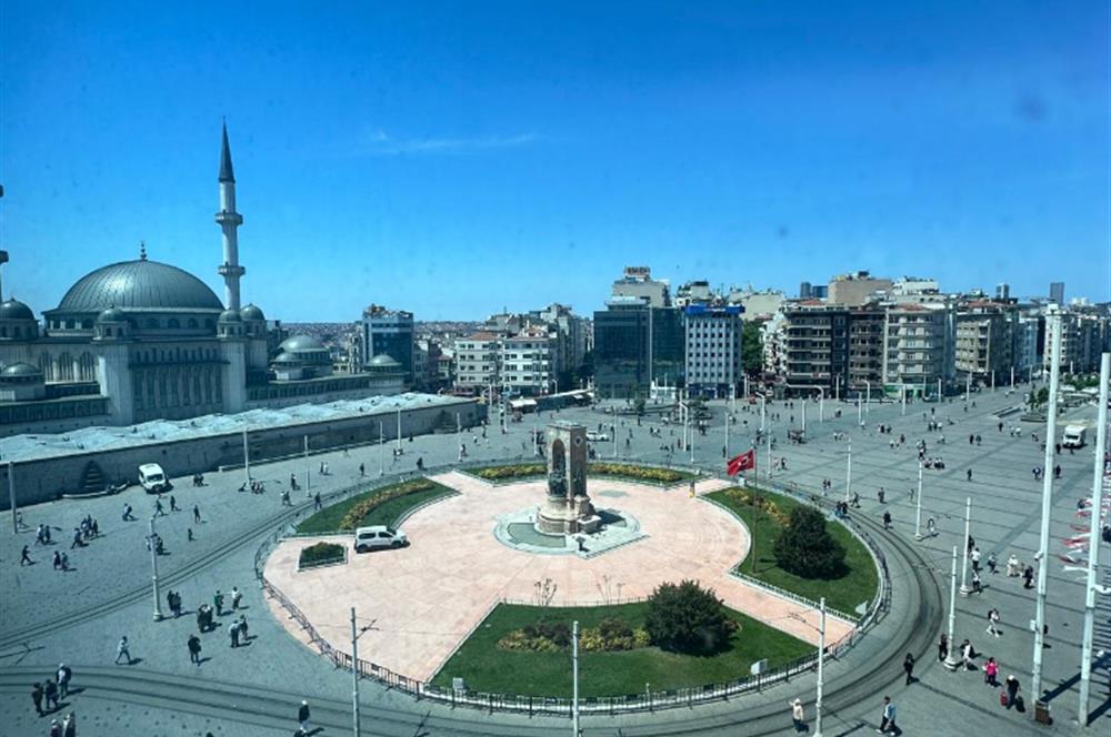 TAKSİM MEYDANINA MANZARALI KİRALIK OFİS