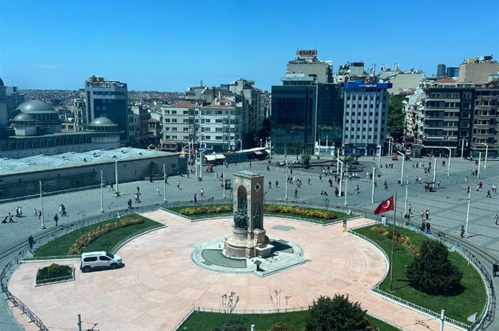 TAKSİM MEYDANINA MANZARALI KİRALIK OFİS