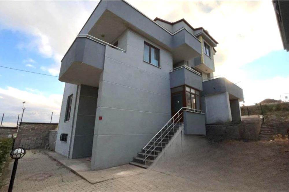 CENTURY 21 BAL'dan 3+1 fiyatına 5+2 VİLLA 