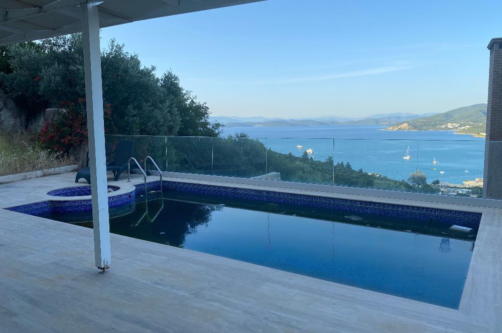 Bodrum Torba’da Kiralık Tüm Katlardan Deniz Manzaralı ve Özel Havuzlu Müstakil 5+1 Lüks Villa