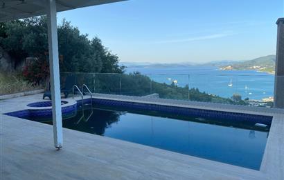 Bodrum Torba’da Kiralık Tüm Katlardan Deniz Manzaralı ve Özel Havuzlu Müstakil 5+1 Lüks Villa