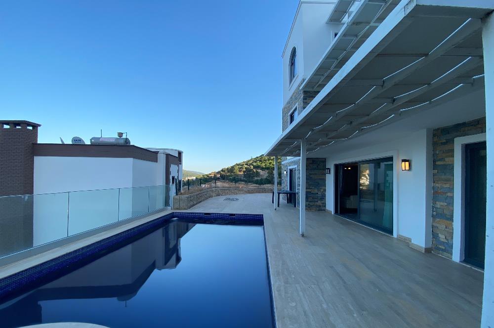 Bodrum Torba’da Kiralık Tüm Katlardan Deniz Manzaralı ve Özel Havuzlu Müstakil 5+1 Lüks Villa