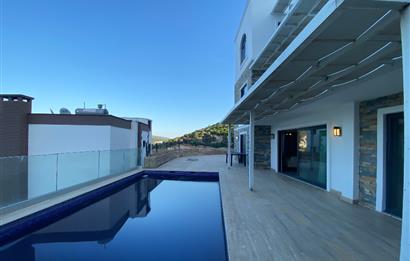 Bodrum Torba’da Kiralık Tüm Katlardan Deniz Manzaralı ve Özel Havuzlu Müstakil 5+1 Lüks Villa