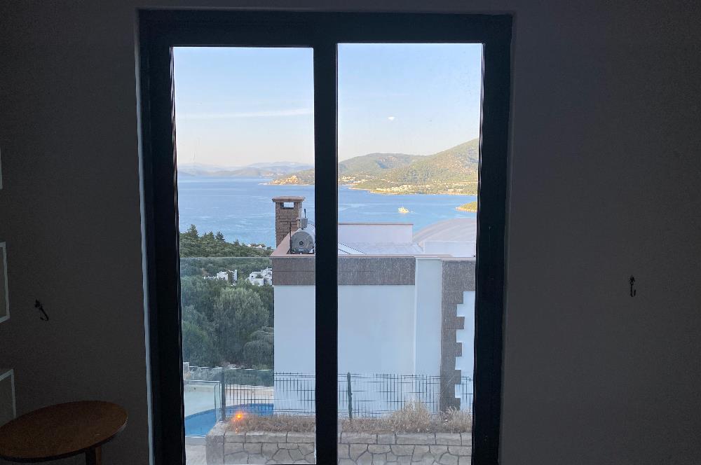Bodrum Torba’da Kiralık Tüm Katlardan Deniz Manzaralı ve Özel Havuzlu Müstakil 5+1 Lüks Villa