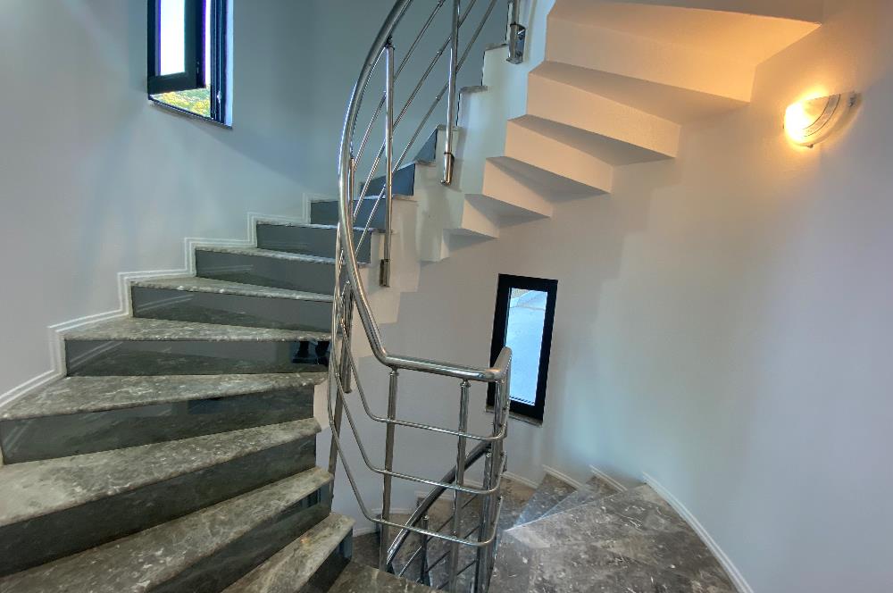 Bodrum Torba’da Kiralık Tüm Katlardan Deniz Manzaralı ve Özel Havuzlu Müstakil 5+1 Lüks Villa