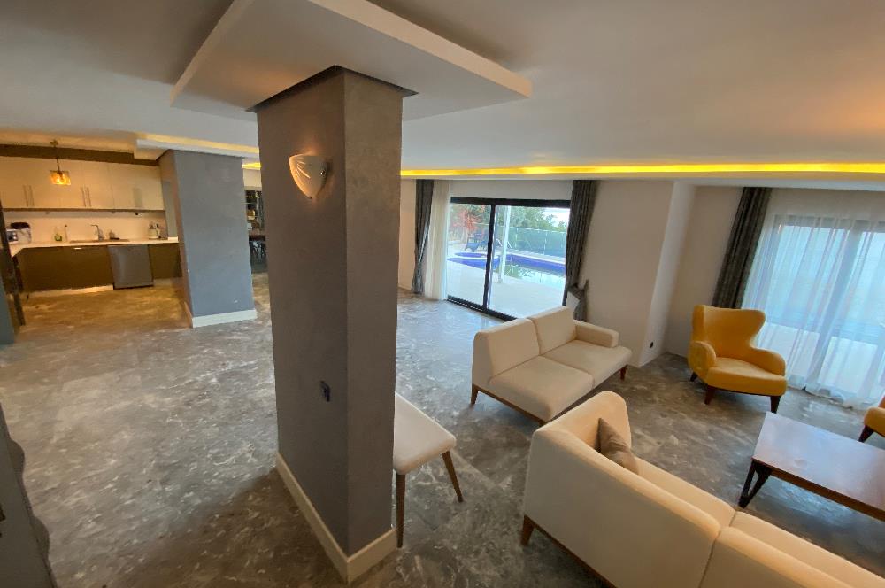 Bodrum Torba’da Kiralık Tüm Katlardan Deniz Manzaralı ve Özel Havuzlu Müstakil 5+1 Lüks Villa