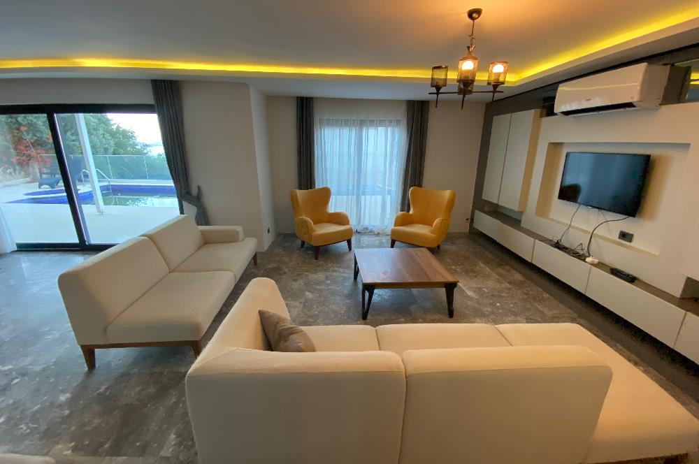Bodrum Torba’da Kiralık Tüm Katlardan Deniz Manzaralı ve Özel Havuzlu Müstakil 5+1 Lüks Villa