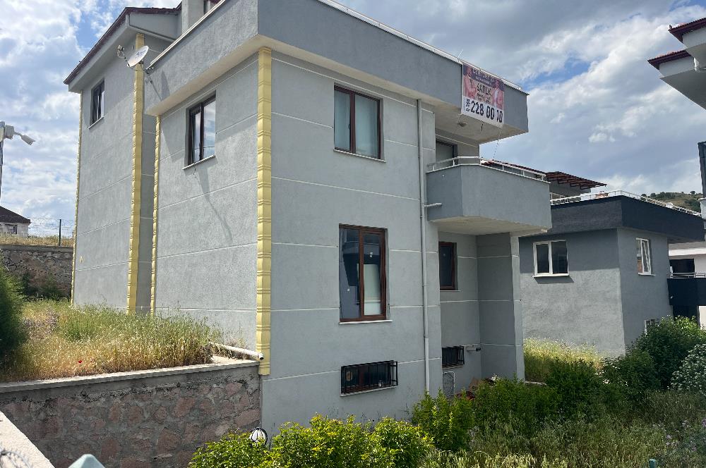 CENTURY 21 BAL'dan 3+1 fiyatına 5+2 VİLLA 
