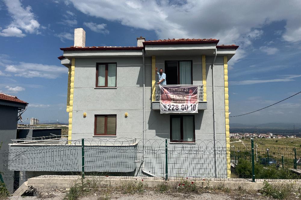 CENTURY 21 BAL'dan 3+1 fiyatına 5+2 VİLLA 
