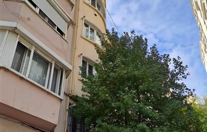 GÜMÜŞSUYU İNÖNÜ CADDESİNE PARALEL SOKAKTA SATILIK BİNA