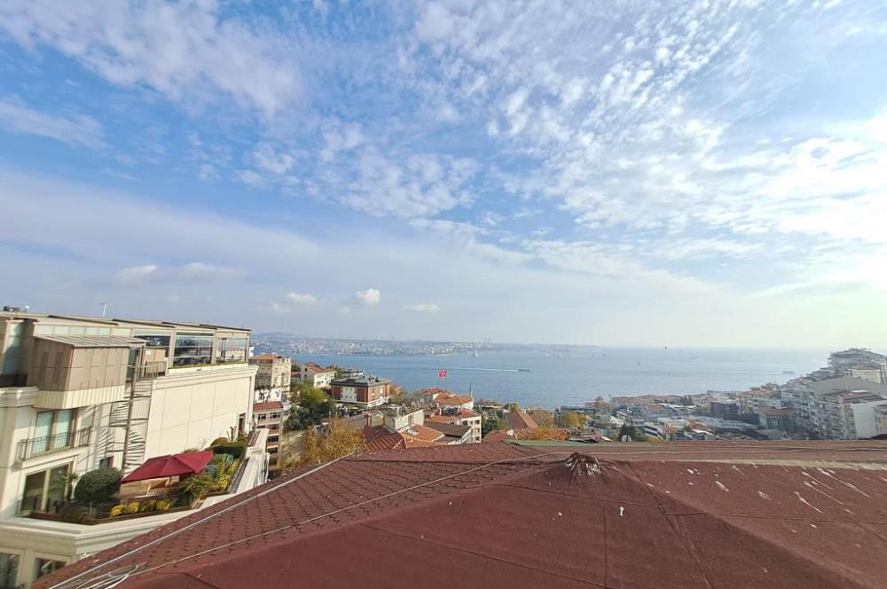 GÜMÜŞSUYU İNÖNÜ CADDESİNE PARALEL SOKAKTA SATILIK BİNA