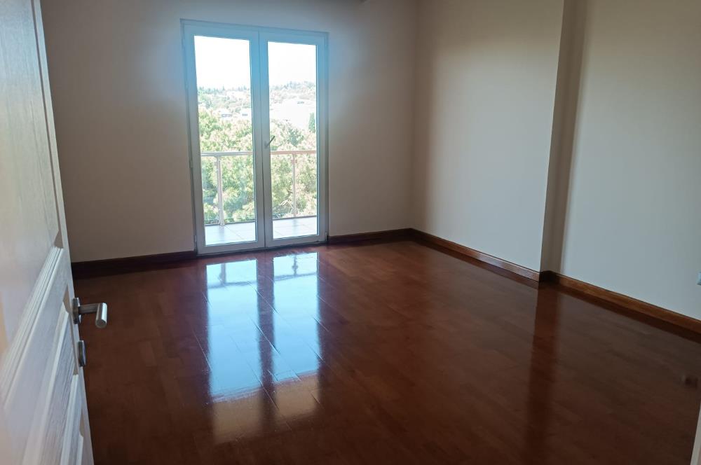 PENDIKTE DUBLEKS SATILIK DAIRE ŞEHİRDE VİLLA KONFORU