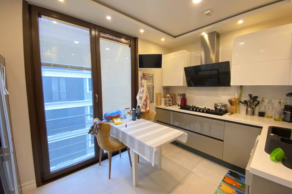 Erenköy İstasyon Caddesi Üzerinde Beyaz Eşyalı 4+1 Lüks Daire