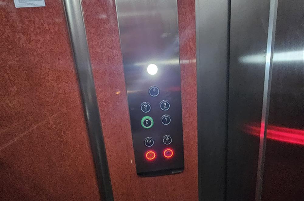 Maltepe Cevizli Mh.Satılık 3+1 Kiracısız Temiz Daire