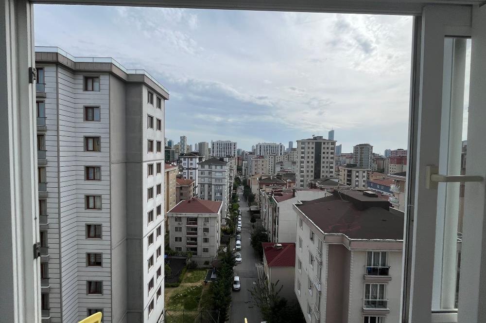 ÜMRANİYE TAVUKÇUYOLU'NDA, SİTE İÇİNDE,  SATILIK GENİŞ 3+1