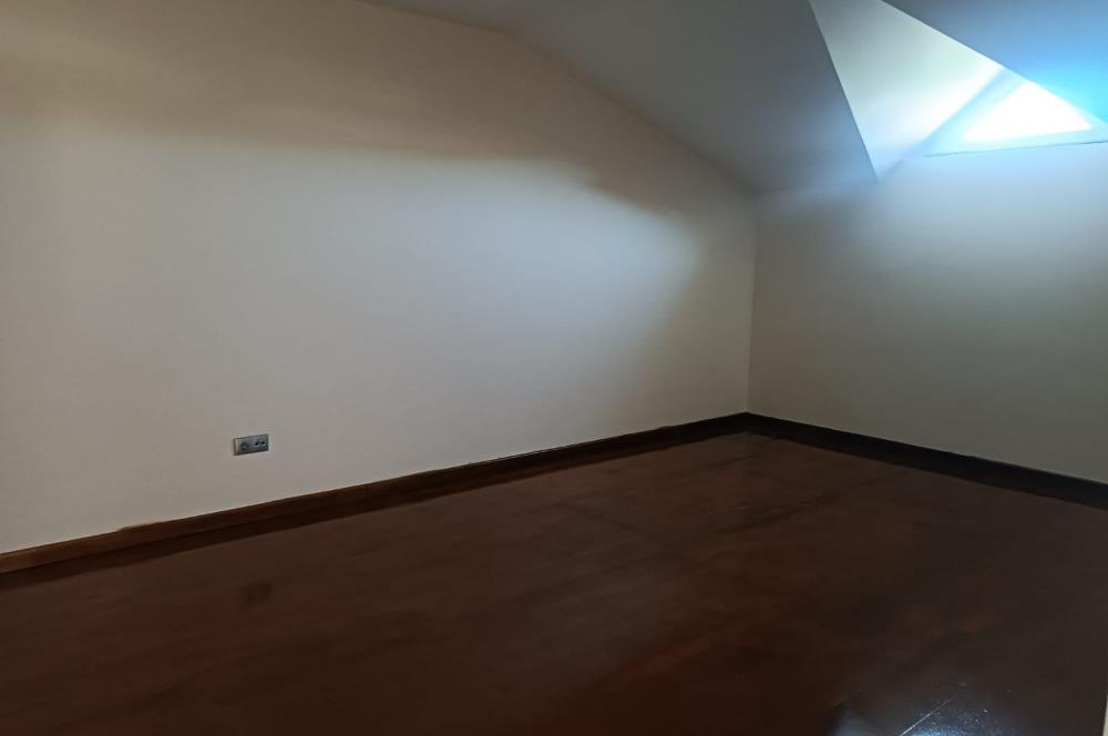 PENDIKTE DUBLEKS SATILIK DAIRE ŞEHİRDE VİLLA KONFORU