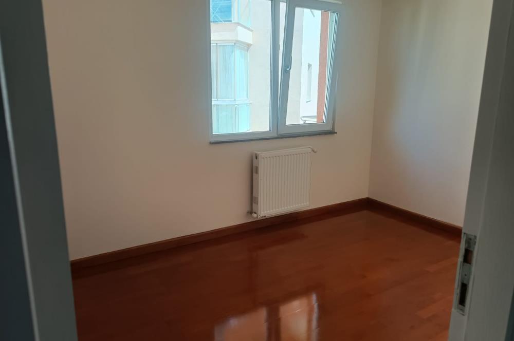 PENDIKTE DUBLEKS SATILIK DAIRE ŞEHİRDE VİLLA KONFORU