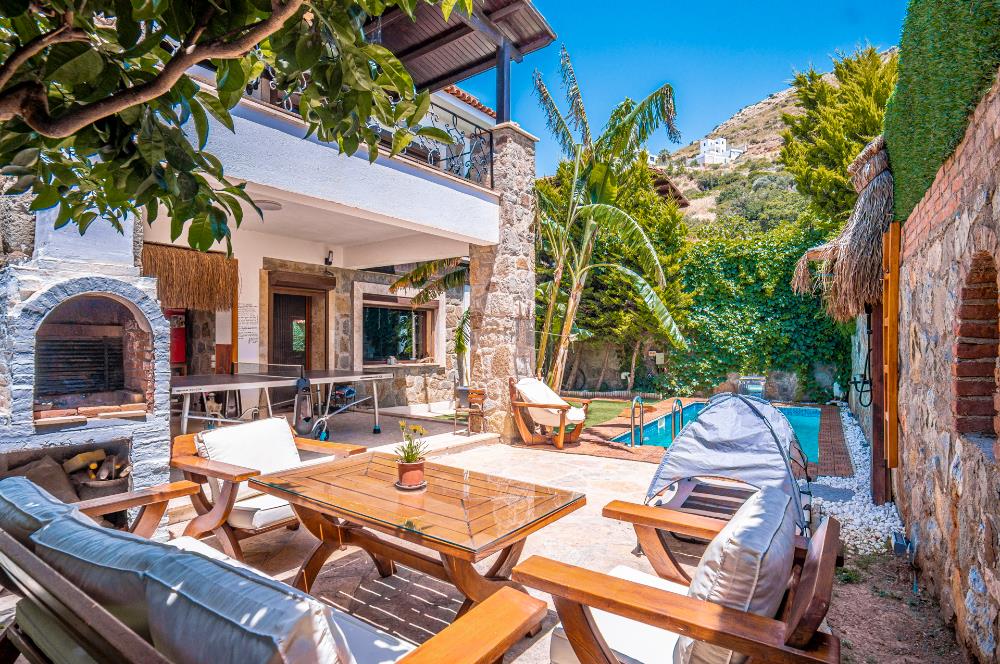 BODRUM KADIKALESİ'NDE SATILIK TAM MÜSTAKİL HAVUZLU VİLLA
