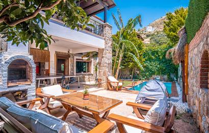 BODRUM KADIKALESİ'NDE SATILIK TAM MÜSTAKİL HAVUZLU VİLLA