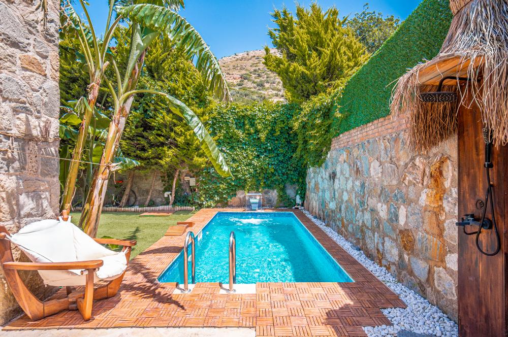 BODRUM KADIKALESİ'NDE SATILIK TAM MÜSTAKİL HAVUZLU VİLLA