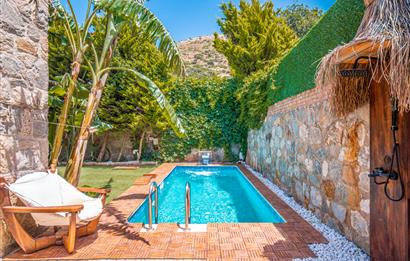 BODRUM KADIKALESİ'NDE SATILIK TAM MÜSTAKİL HAVUZLU VİLLA