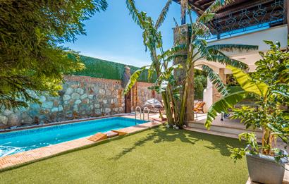 BODRUM KADIKALESİ'NDE SATILIK TAM MÜSTAKİL HAVUZLU VİLLA