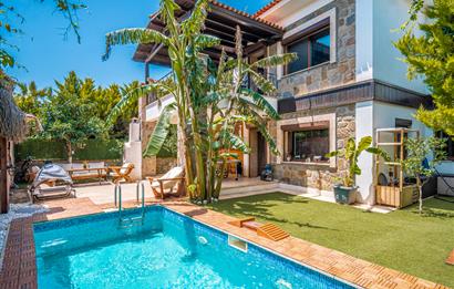 BODRUM KADIKALESİ'NDE SATILIK TAM MÜSTAKİL HAVUZLU VİLLA