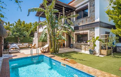 BODRUM KADIKALESİ'NDE SATILIK TAM MÜSTAKİL HAVUZLU VİLLA