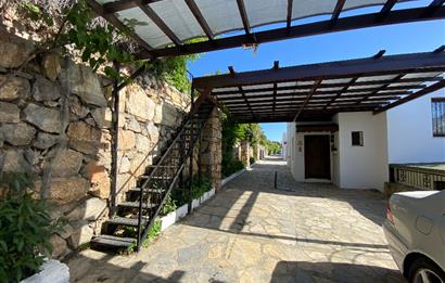 Bodrum Akyarlar Fener Sahiline Yürüme Mesafesinde Havuzlu Site İçinde Kiralık Müstakil Bahçeli Dubleks Yazlık