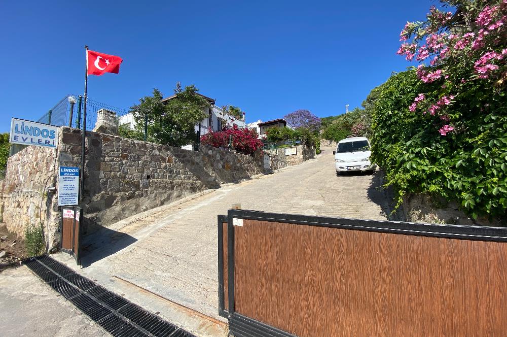 Bodrum Akyarlar Fener Sahiline Yürüme Mesafesinde Havuzlu Site İçinde Kiralık Müstakil Bahçeli Dubleks Yazlık