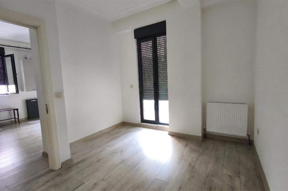 Kadıköy Göztepe Tanzimat Sokak'ta Bağdat Caddesi Yakını 1+1 Satılık Daire