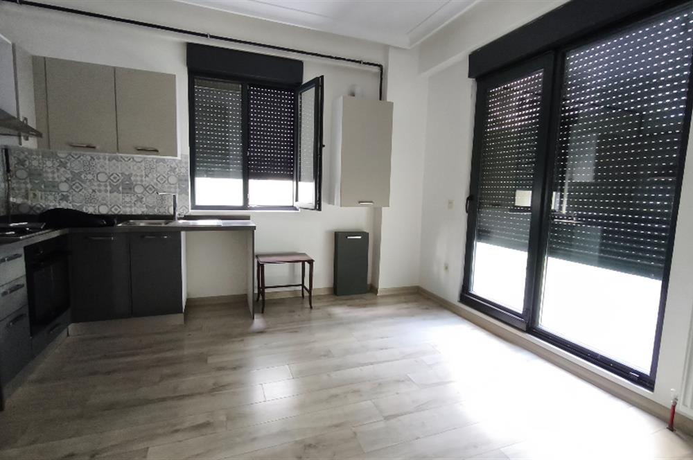 Kadıköy Göztepe Tanzimat Sokak'ta Bağdat Caddesi Yakını 1+1 Satılık Daire