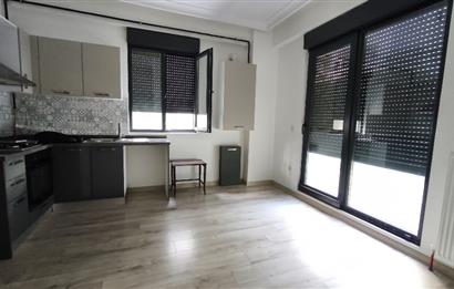 Kadıköy Göztepe Tanzimat Sokak'ta Bağdat Caddesi Yakını 1+1 Satılık Daire