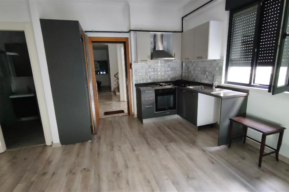 Kadıköy Göztepe Tanzimat Sokak'ta Bağdat Caddesi Yakını 1+1 Satılık Daire