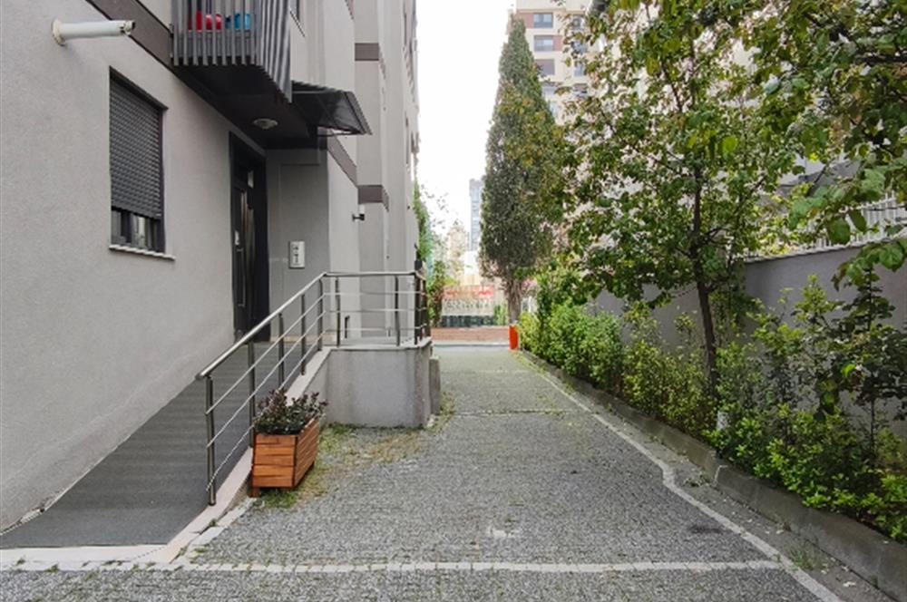 Kadıköy Göztepe Tanzimat Sokak'ta Bağdat Caddesi Yakını 1+1 Satılık Daire
