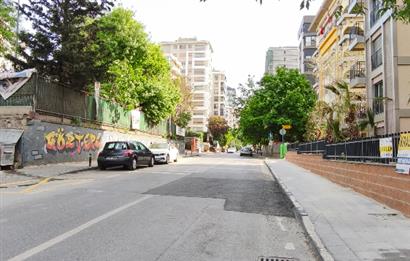 Kadıköy Göztepe Tanzimat Sokak'ta Bağdat Caddesi Yakını 1+1 Satılık Daire
