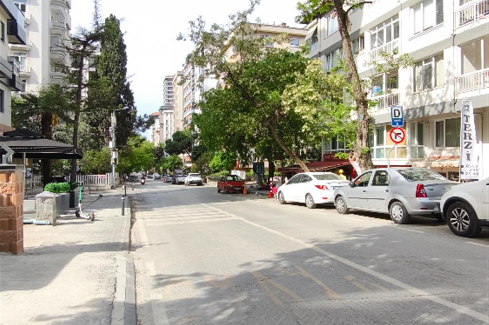 Kadıköy Göztepe Tanzimat Sokak'ta Bağdat Caddesi Yakını 1+1 Satılık Daire