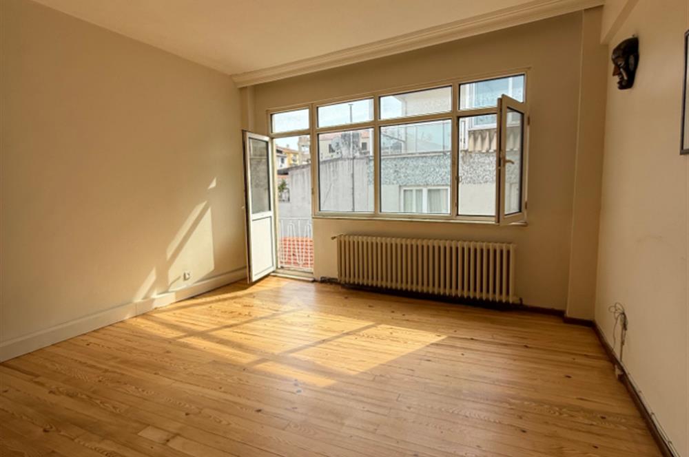 GÜMÜŞSUYU İNÖNÜ CADDESİNE YAKIN EN ÜST KAT FERAH SATILIK DAİRE
