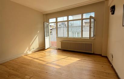 GÜMÜŞSUYU İNÖNÜ CADDESİNE YAKIN EN ÜST KAT FERAH SATILIK DAİRE