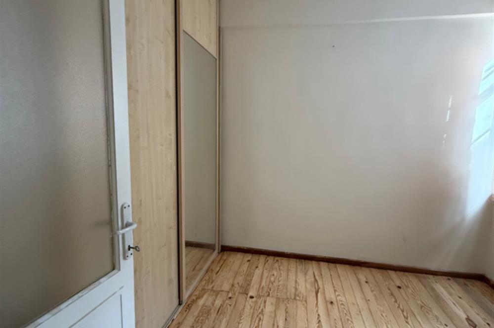 GÜMÜŞSUYU İNÖNÜ CADDESİNE YAKIN EN ÜST KAT FERAH SATILIK DAİRE