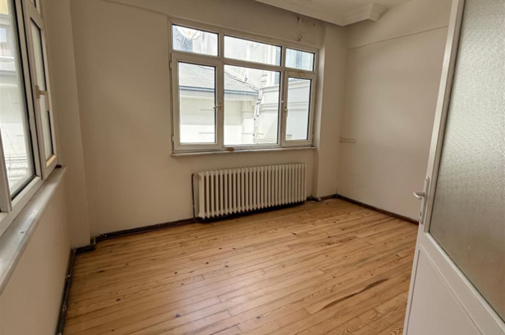 GÜMÜŞSUYU İNÖNÜ CADDESİNE YAKIN EN ÜST KAT FERAH SATILIK DAİRE