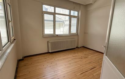 GÜMÜŞSUYU İNÖNÜ CADDESİNE YAKIN EN ÜST KAT FERAH SATILIK DAİRE